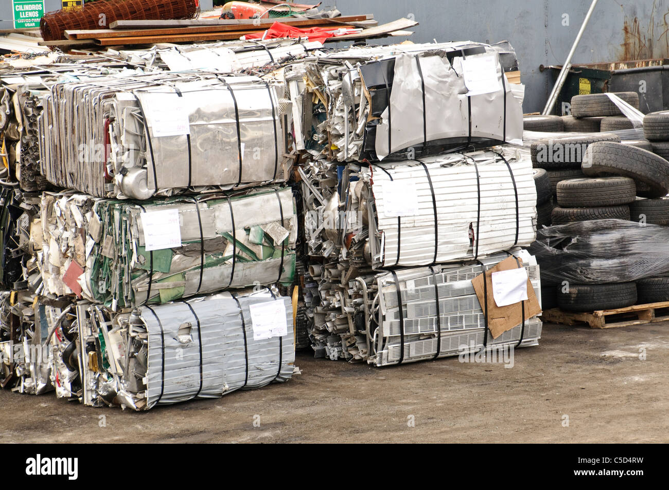 Scrap metal junk yard brooklyn hi-res stock photography and images - Alamy