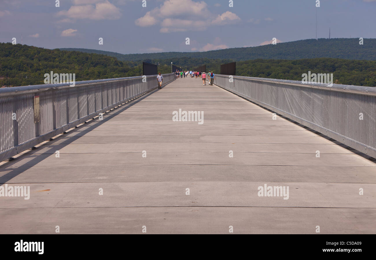 POUGHKEEPSIE, NEW YORK, USA - People at Walkway Over The Hudson State ...