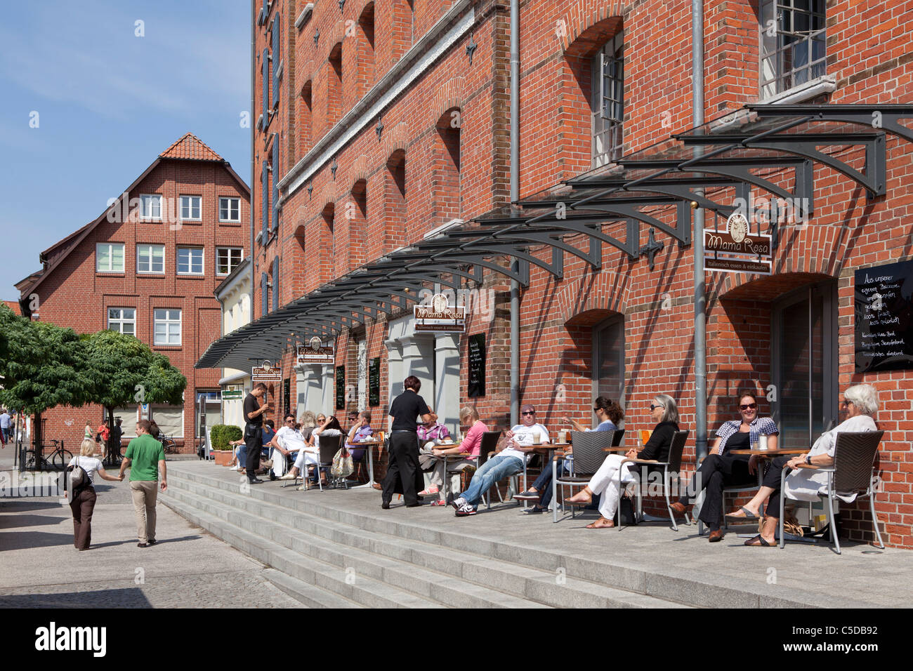 pavement cafés, Bei der Abtsmuehle, Lueneburg, Lower Saxony, Germany Stock Photo