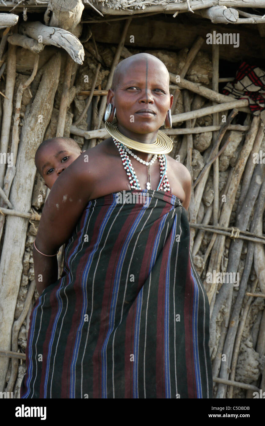 TANZANIA Watatulu tribes people of Miyuguyu, Shinyanga district. Young woman with her baby. photograph by Sean Sprague Stock Photo