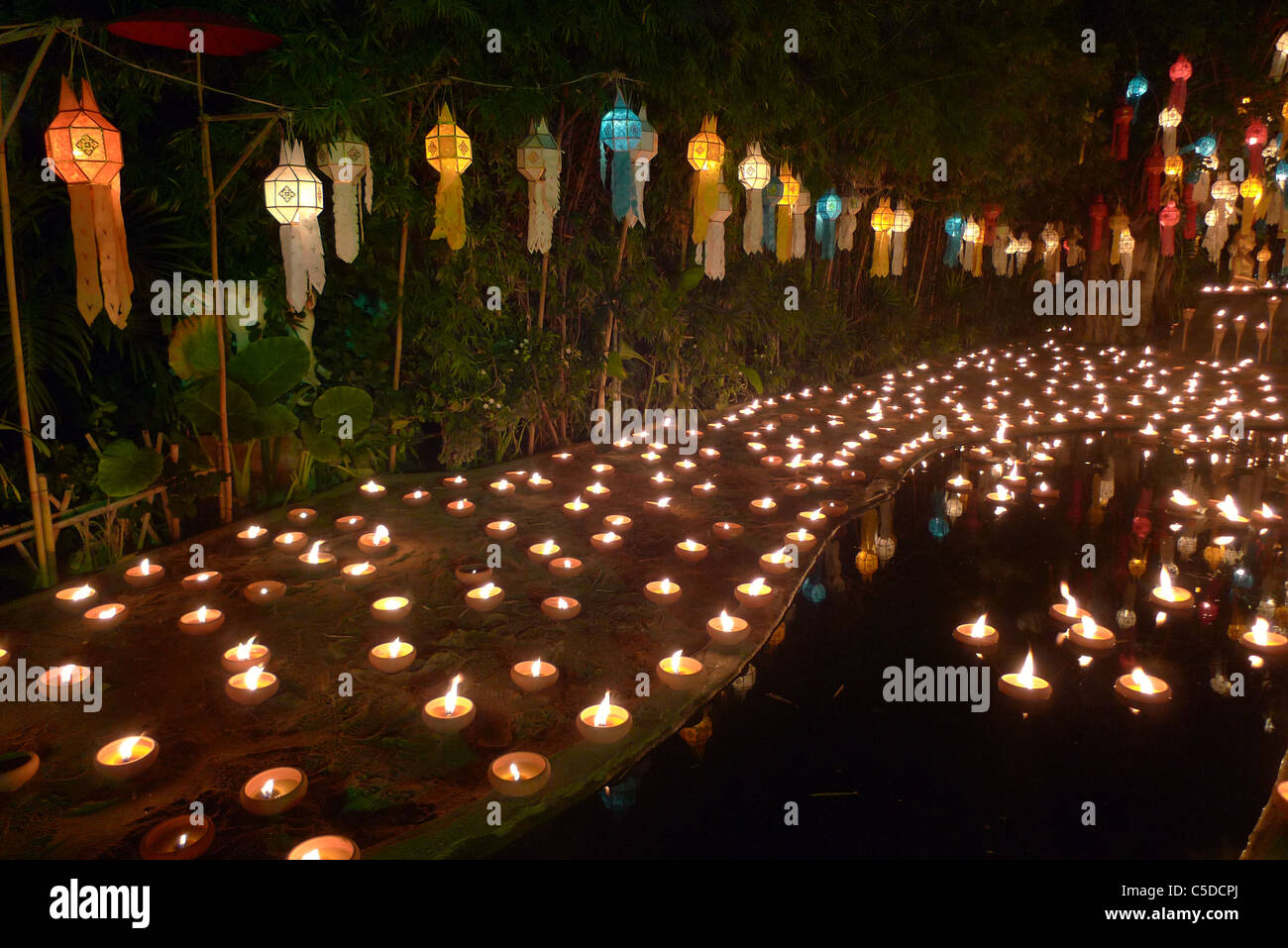 THAILAND Chiang Mai. Loi Krathong lantern Festival. Candle lit shrine in a  Buddhist temple. Photo by Sean Sprague Stock Photo - Alamy