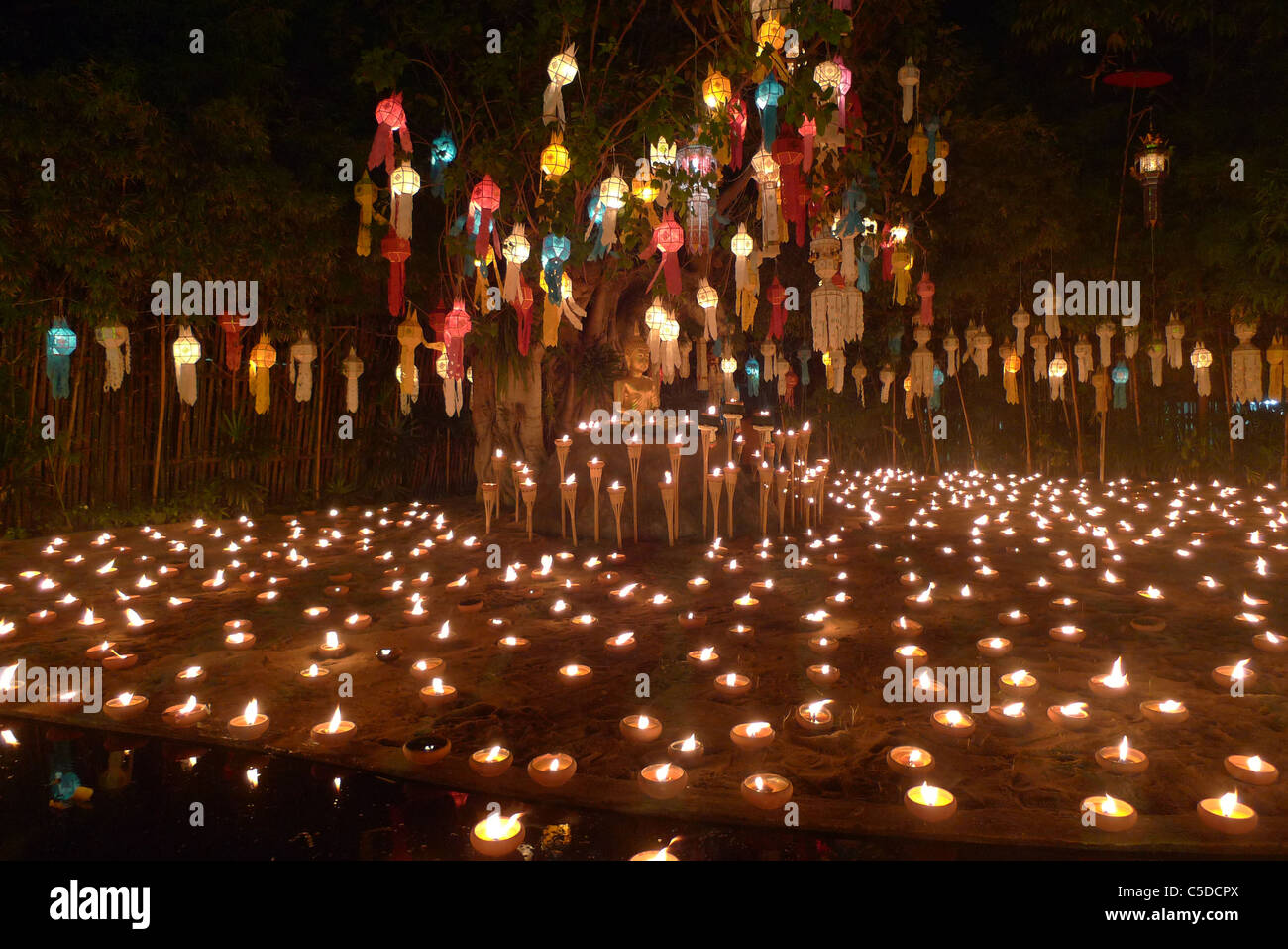 THAILAND Chiang Mai. Loi Krathong lantern Festival. Candle lit shrine in a  Buddhist temple. Photo by Sean Sprague Stock Photo - Alamy