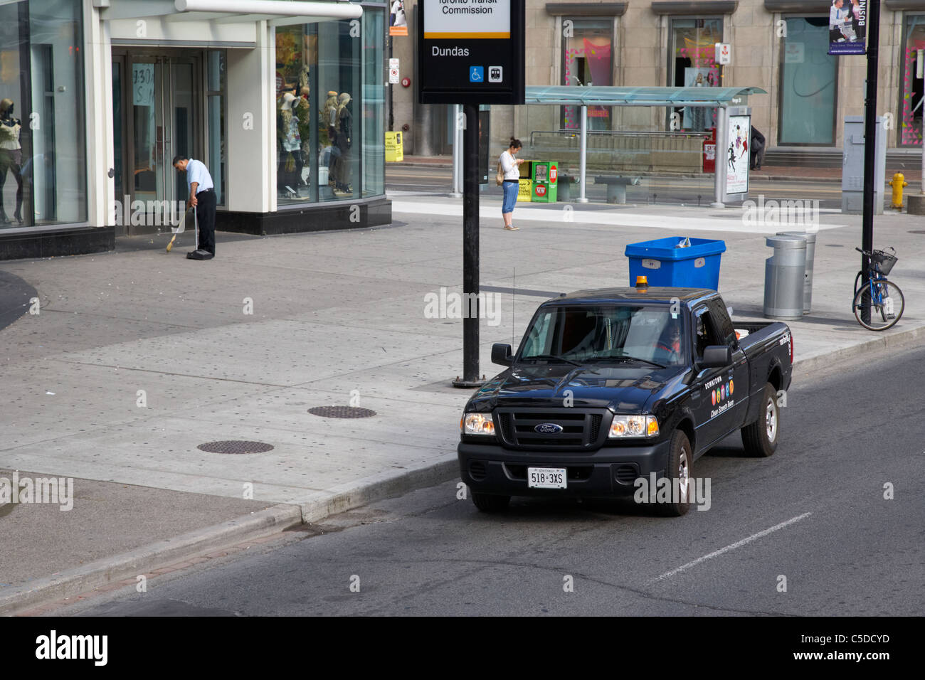 Cleaning streets canada hires stock photography and images Alamy