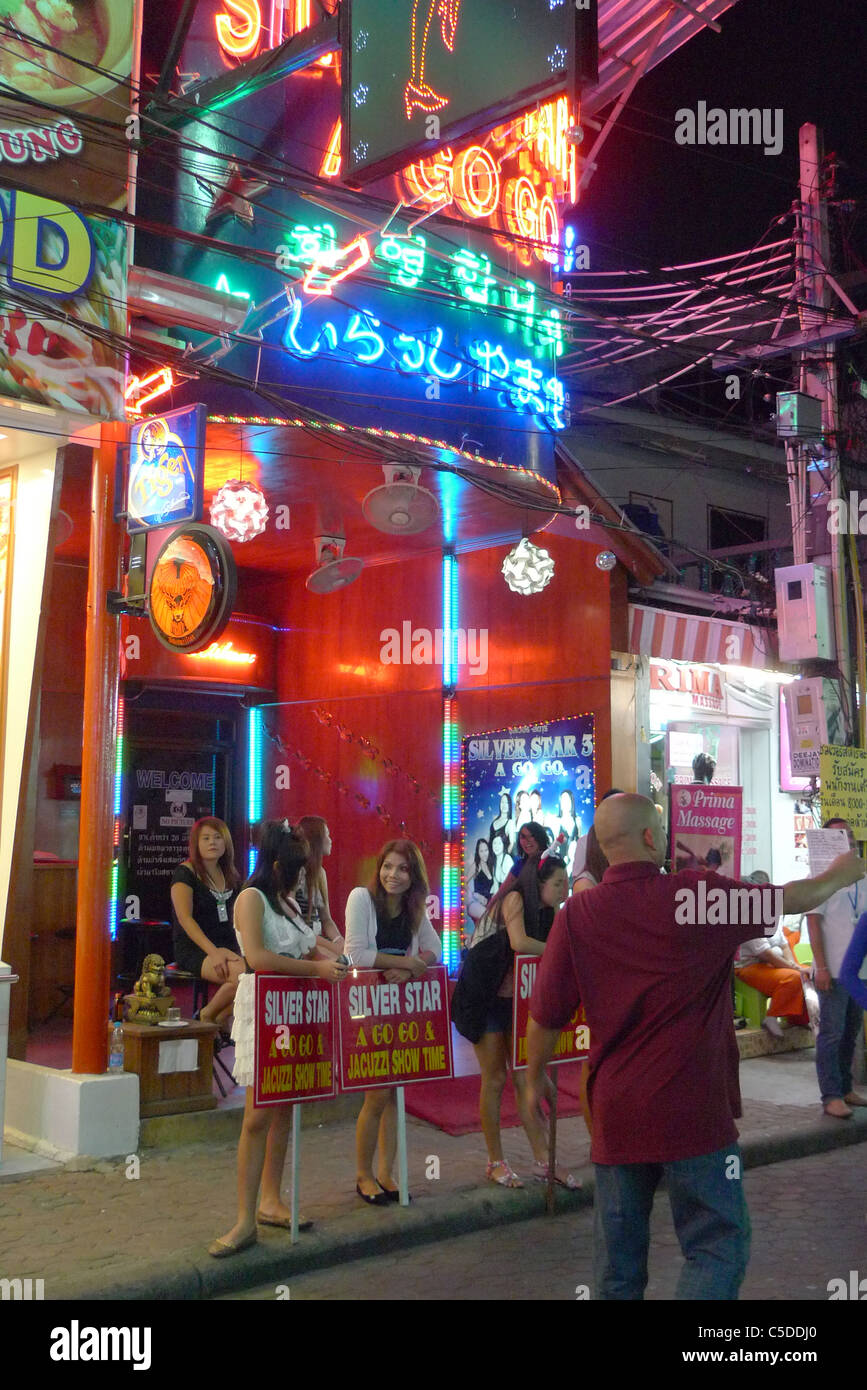 THAILAND Pattaya. Beach resort famous for night life and sex tourism. Girls  in front of bar. Photo by Sean Sprague Stock Photo - Alamy