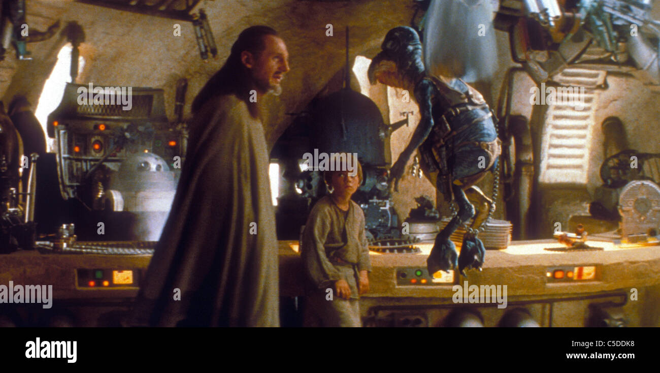 STAR WARS: EPISODE I - THE PHANTOM MENACE (1999) LIAM NEESON, QUI-GON JINN (CHARACTER), JAKE LLOYD, ANAKIN SKYWALKER Stock Photo