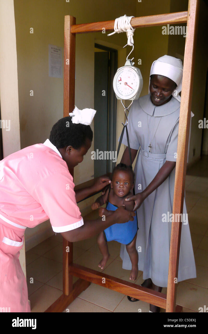 Weighing Baby Africa High Resolution Stock Photography And Images Alamy weighing-baby-africa-high-resolution-stock-photography-and-images-alamy