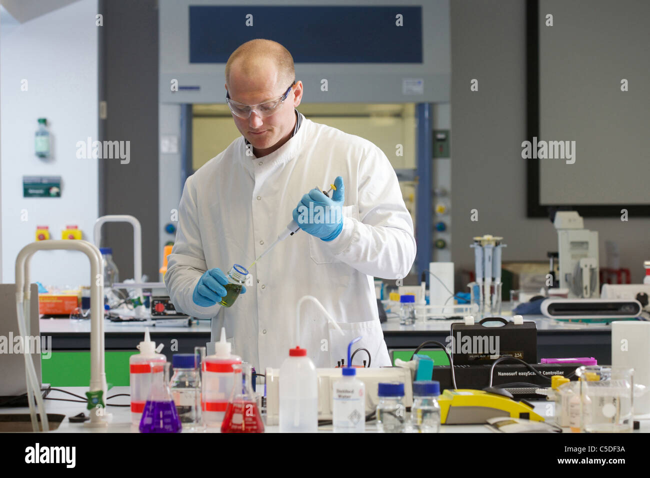 Chemistry lab hires stock photography and images Alamy