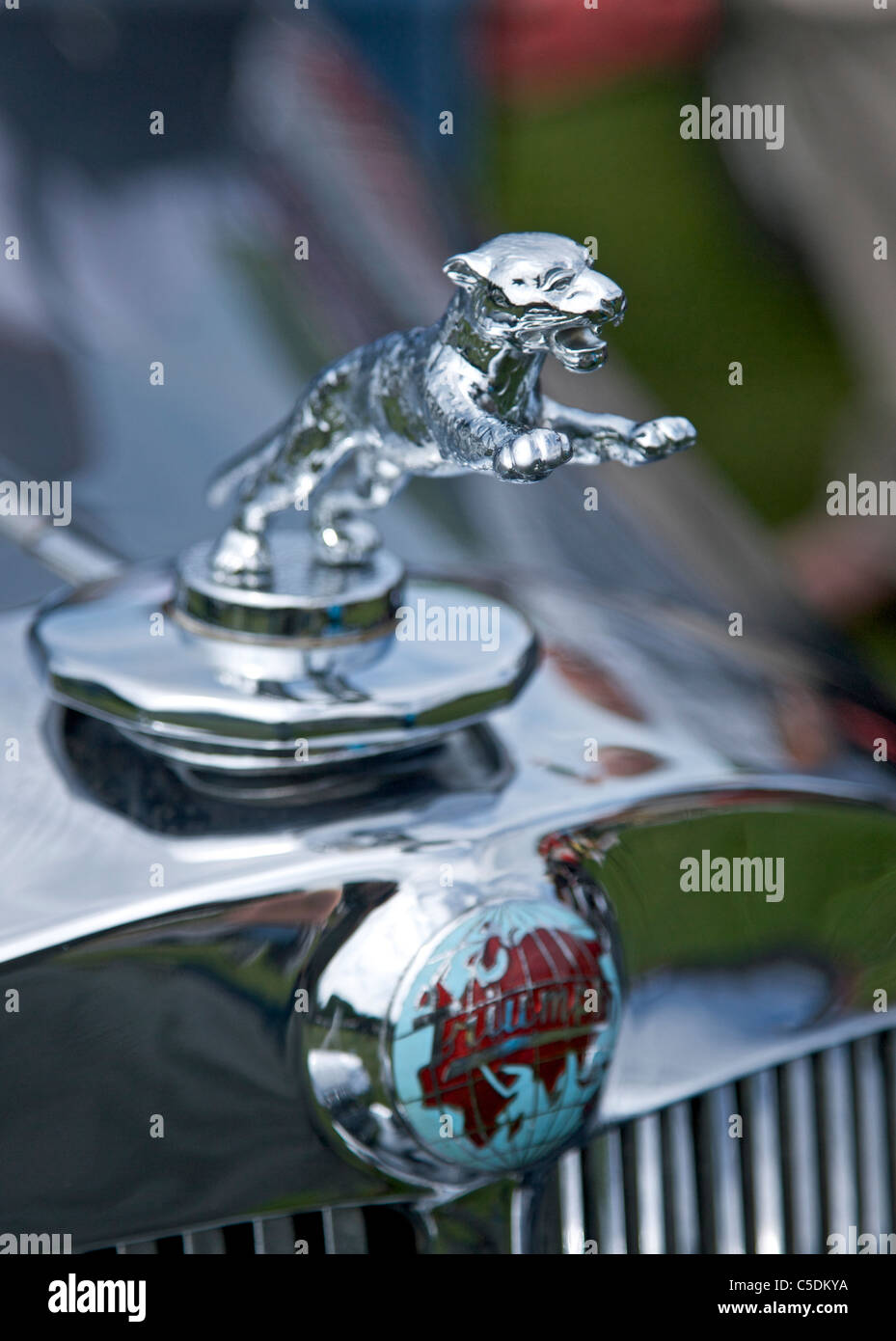 Car Radiator Logos Radiator logo on Triumph classic motor car Stock Photo - Alamy