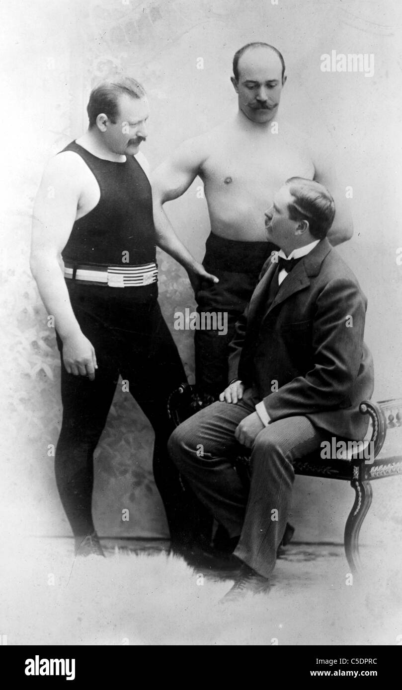 Ernst Roeber, champion wrestler and Borrow, Austrian champion with Smith, Roeber's manager Stock Photo