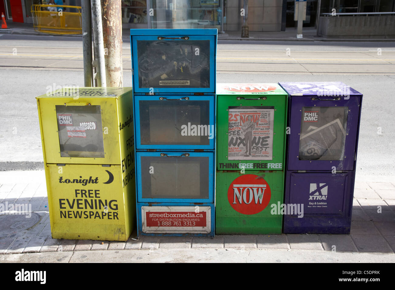 Boxes with free newspapers hires stock photography and images Alamy