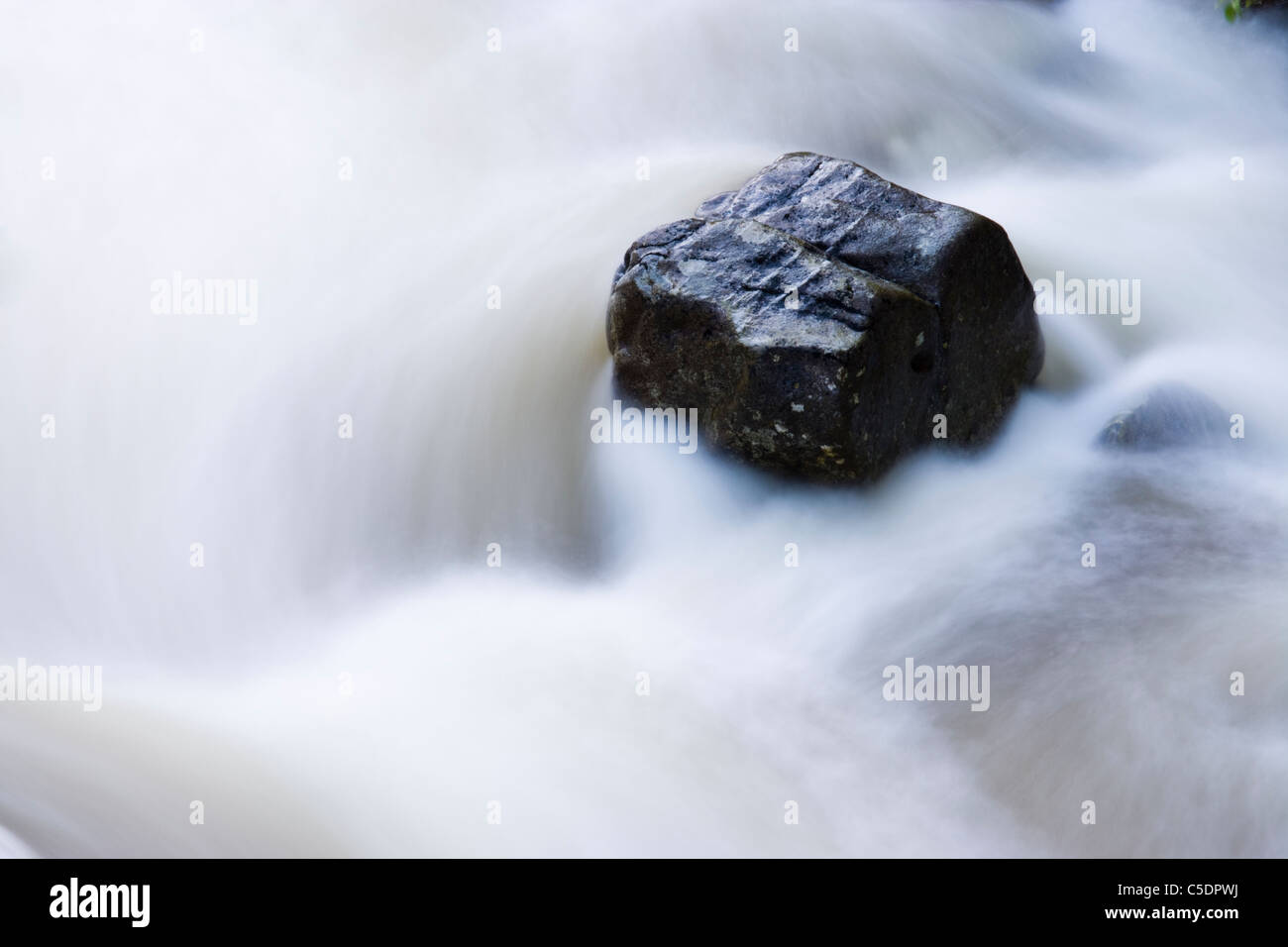 Fast flowing water scotland hi-res stock photography and images - Alamy