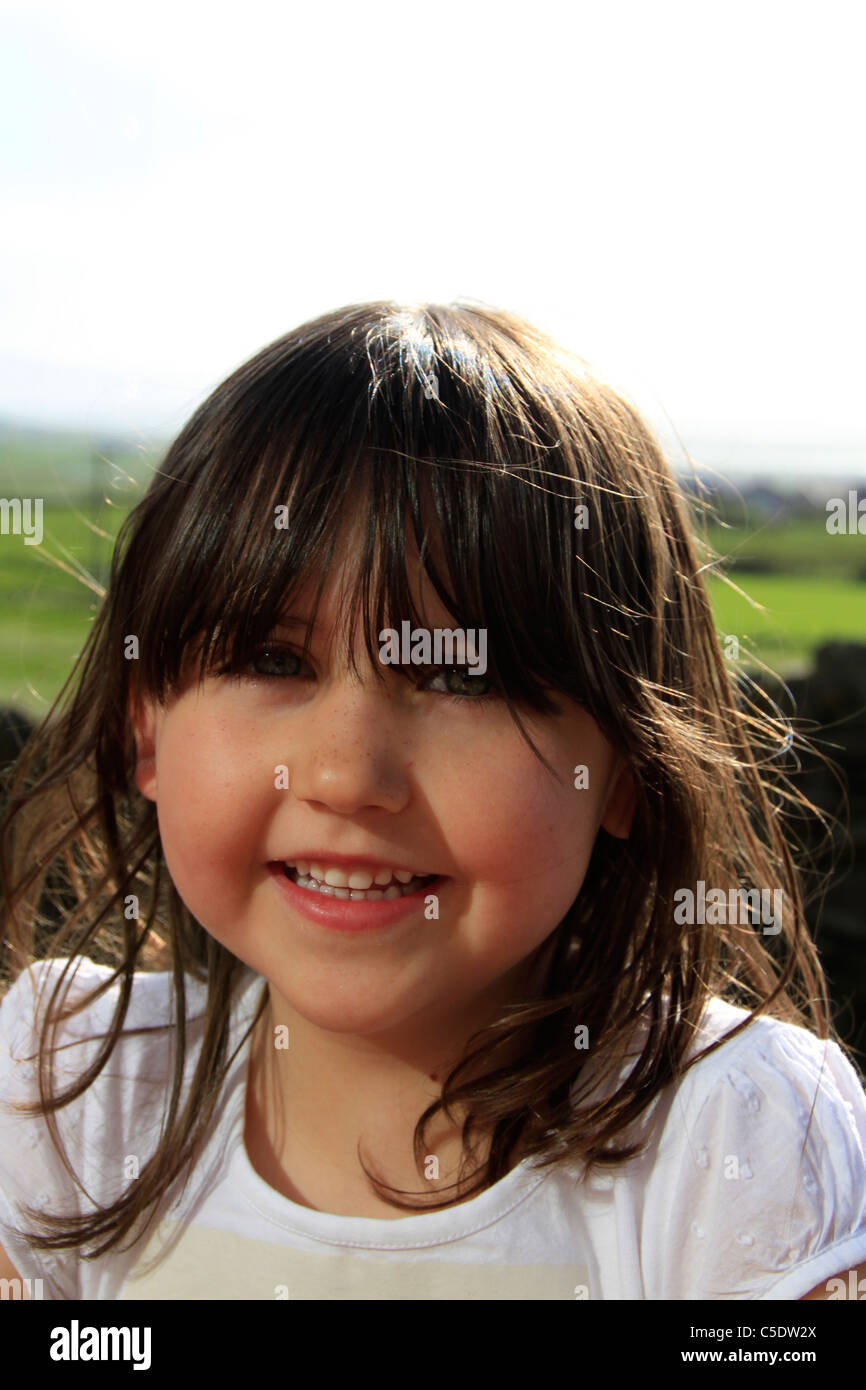 portrait of a beautiful 5 years old girl Stock Photo - Alamy