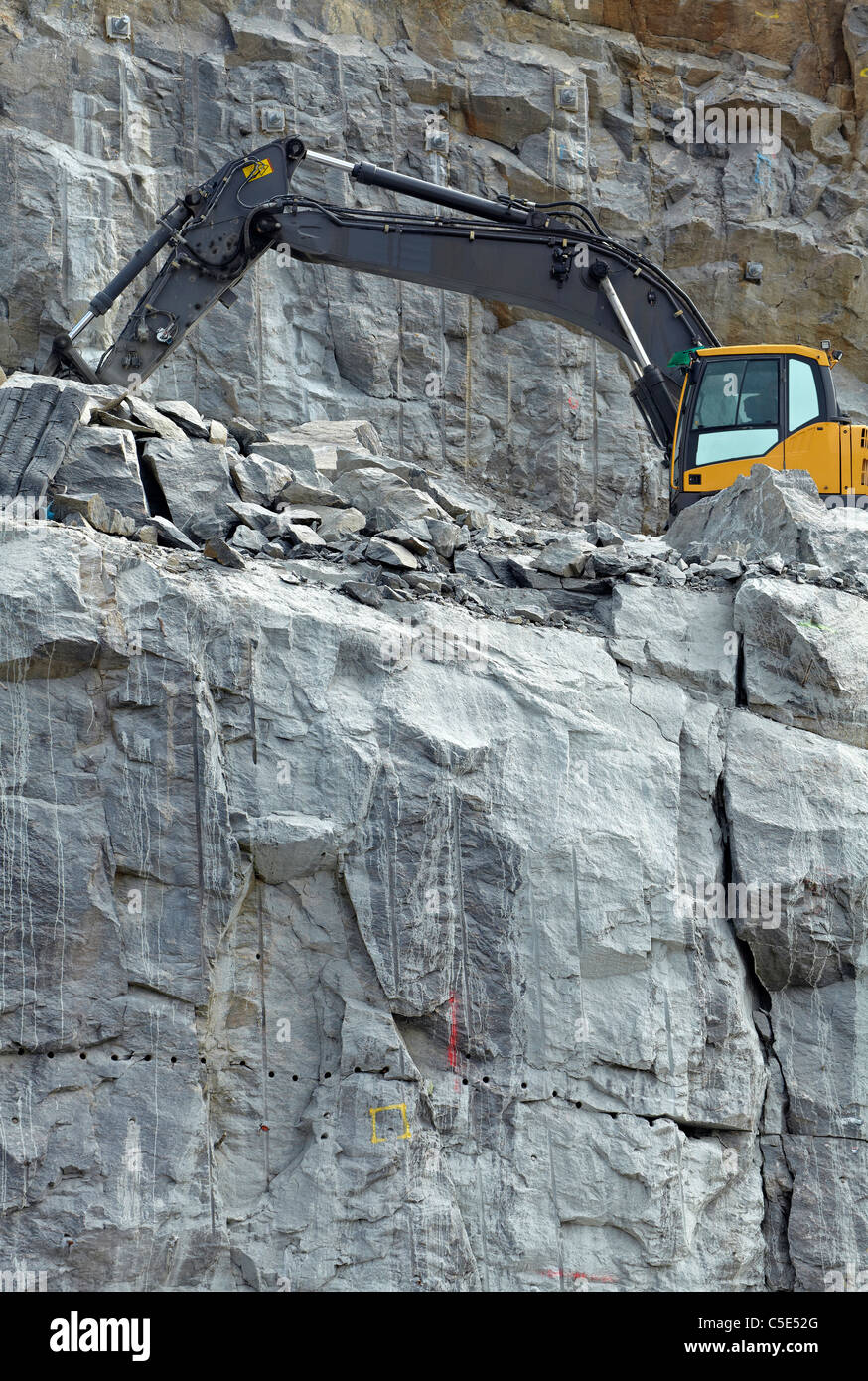 Rock break wall hi-res stock photography and images - Alamy