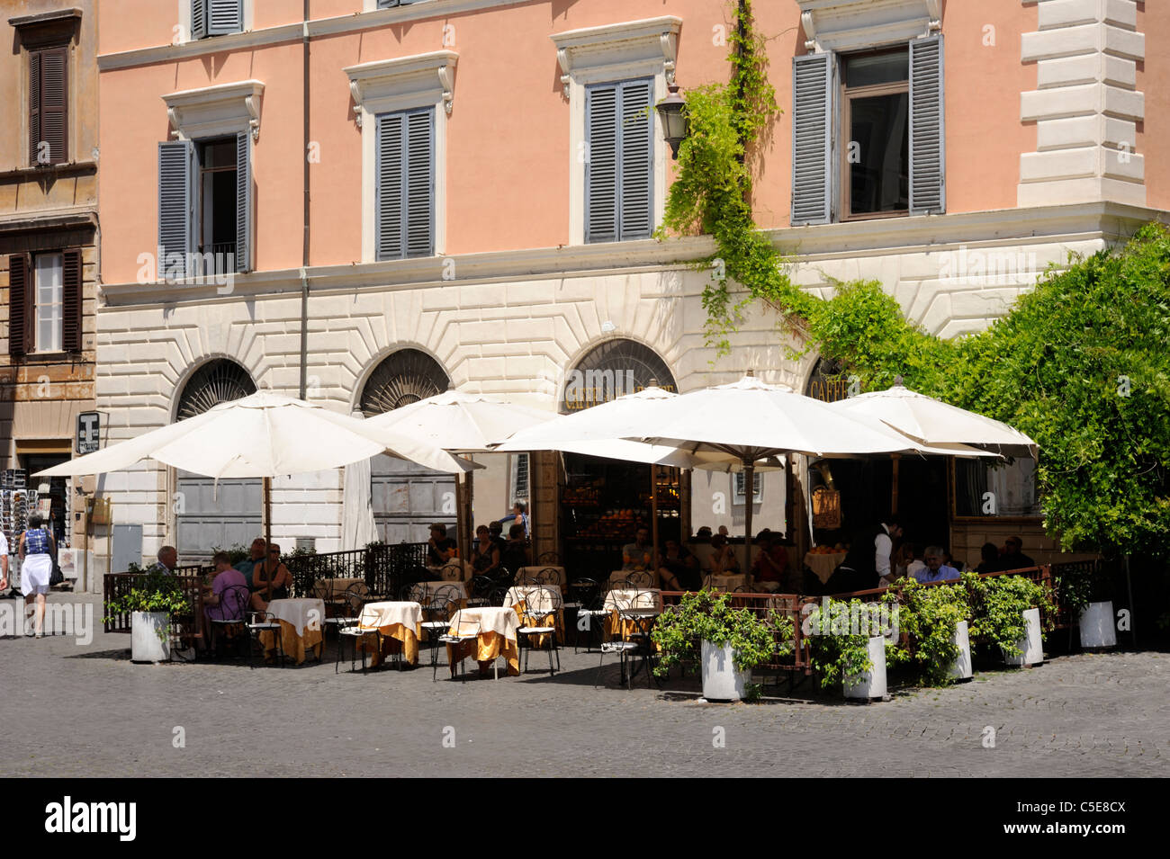 Trastevere cafe hi-res stock photography and images - Alamy