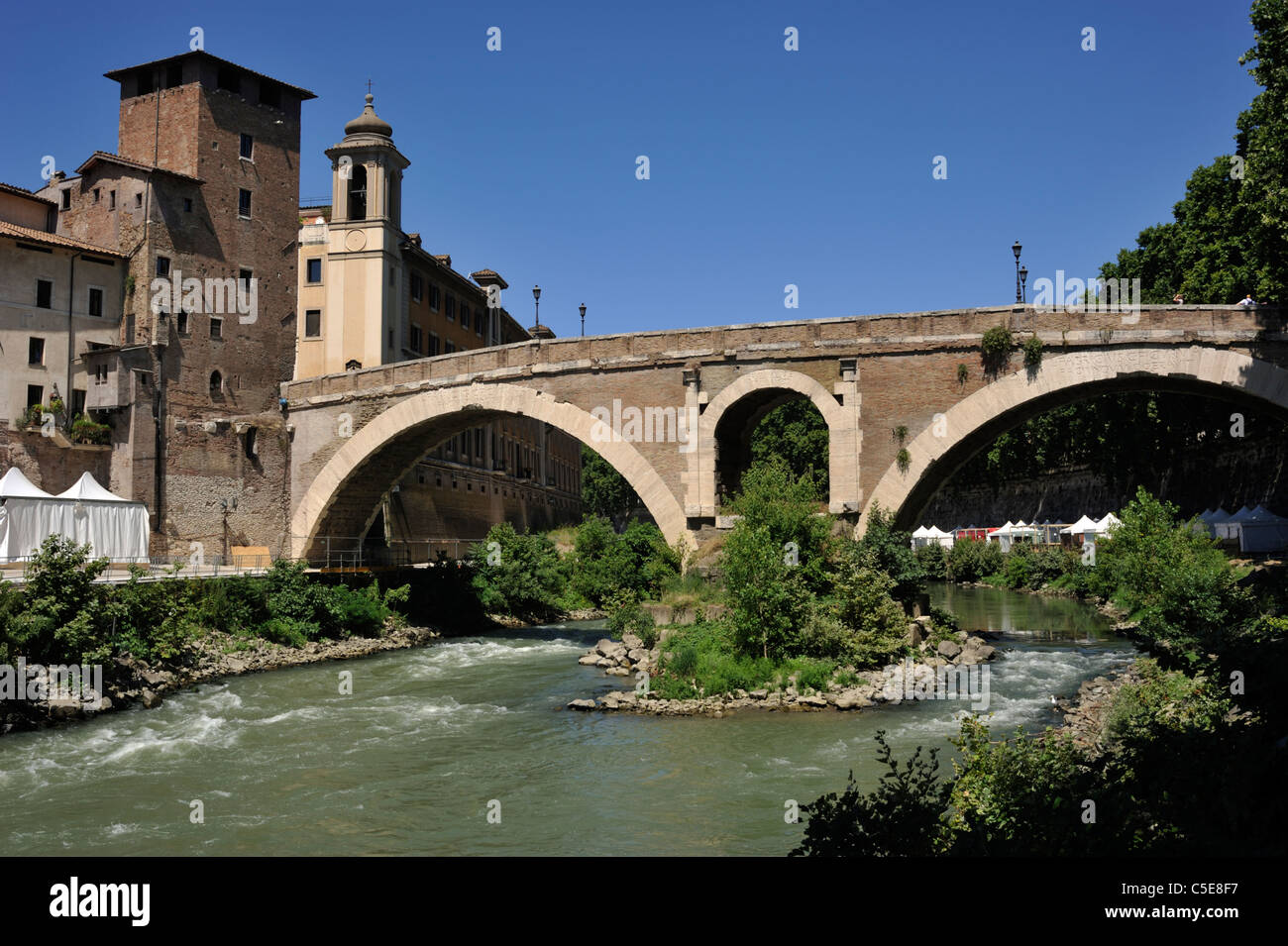 Italy, Rome, Tiber river, Isola Tiberina, Pons Fabricius, Ponte Fabricio, ancient roman bridge (62 BC) Stock Photo