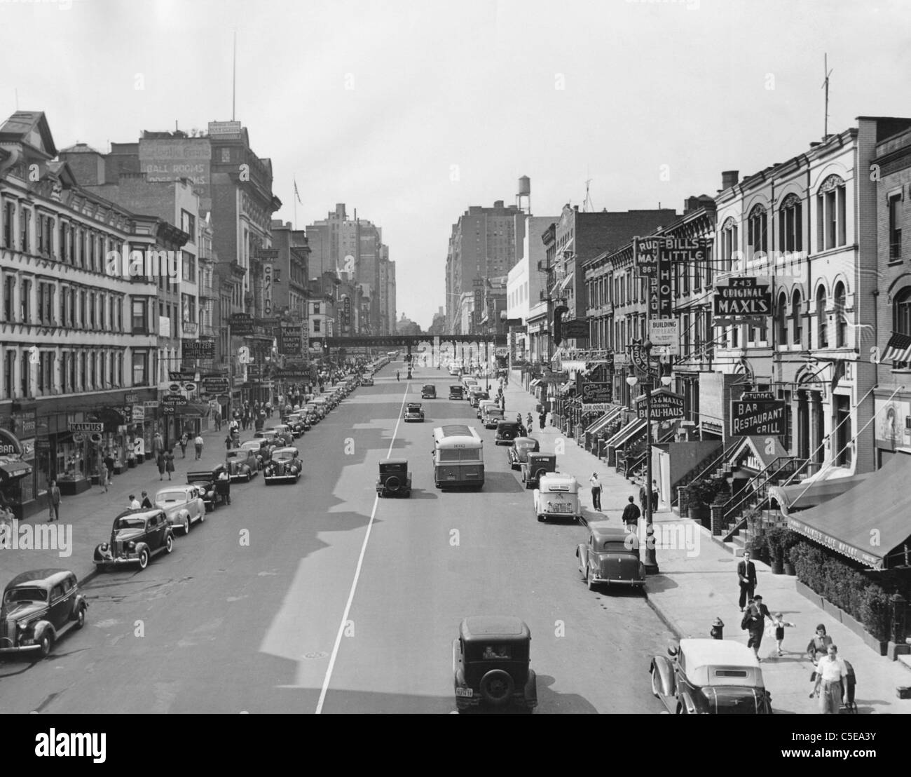 Cityscape of E. 86th Street in 1930s New York Stock Photo