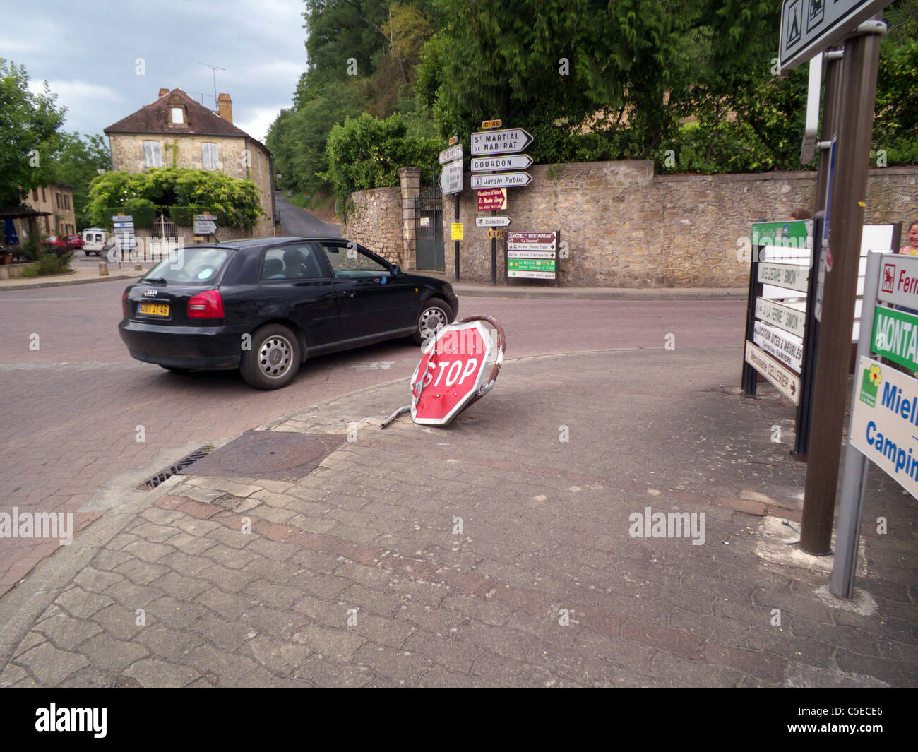 Mangled stop sign hi-res stock photography and images - Alamy