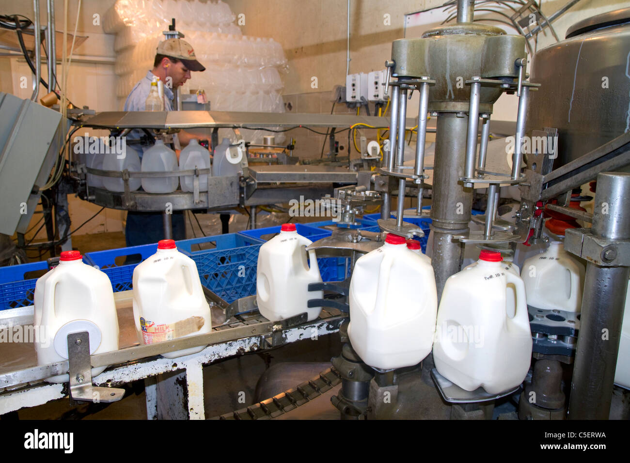 Milk bottling hi-res stock photography and images - Alamy