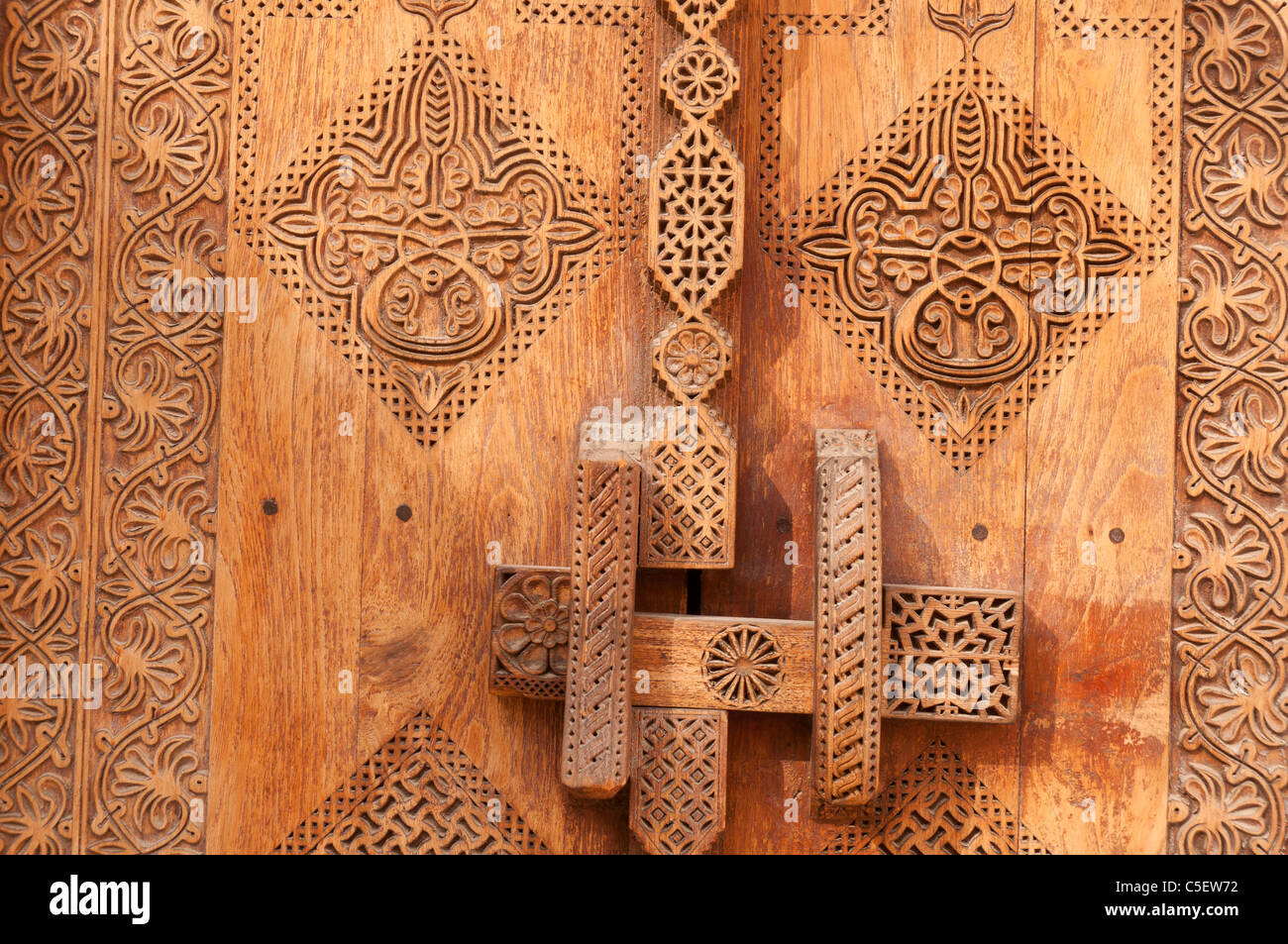 Elk204-1333 Bahrain, Muharraq, Beit Sheik Isa Bin Ali house 1800, carved door Stock Photo