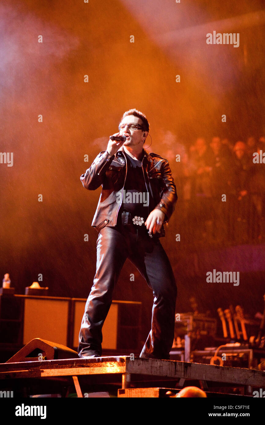 U2 performing at the Glastonbury Festival 2011, Somerset, England, United  Kingdom Stock Photo - Alamy
