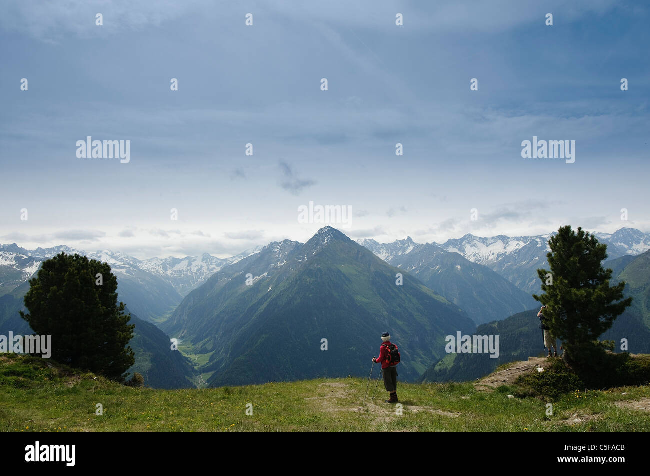 Trekking trekker hiking hiker hi-res stock photography and images - Alamy