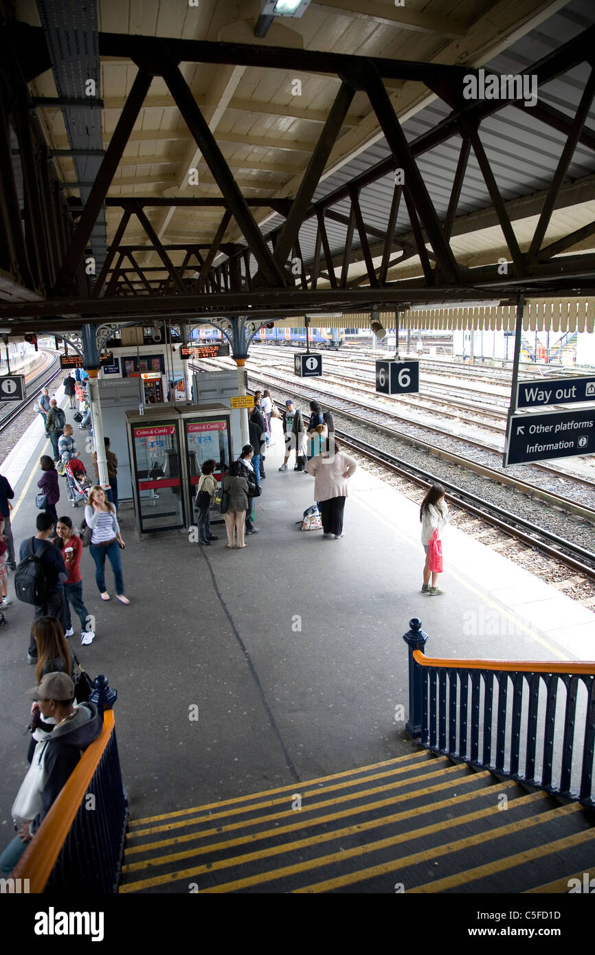 Clapham junction platform hires stock photography and images Alamy