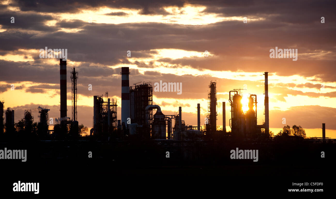 silhouette of oil refinery factory at sunset Stock Photo - Alamy