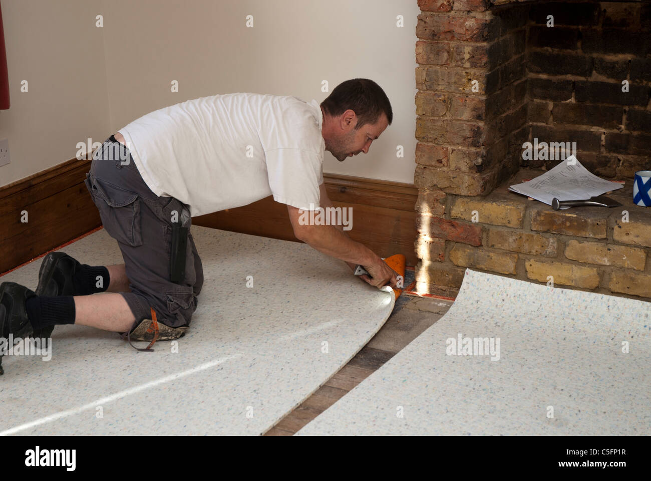 Carpet fitting hires stock photography and images Alamy