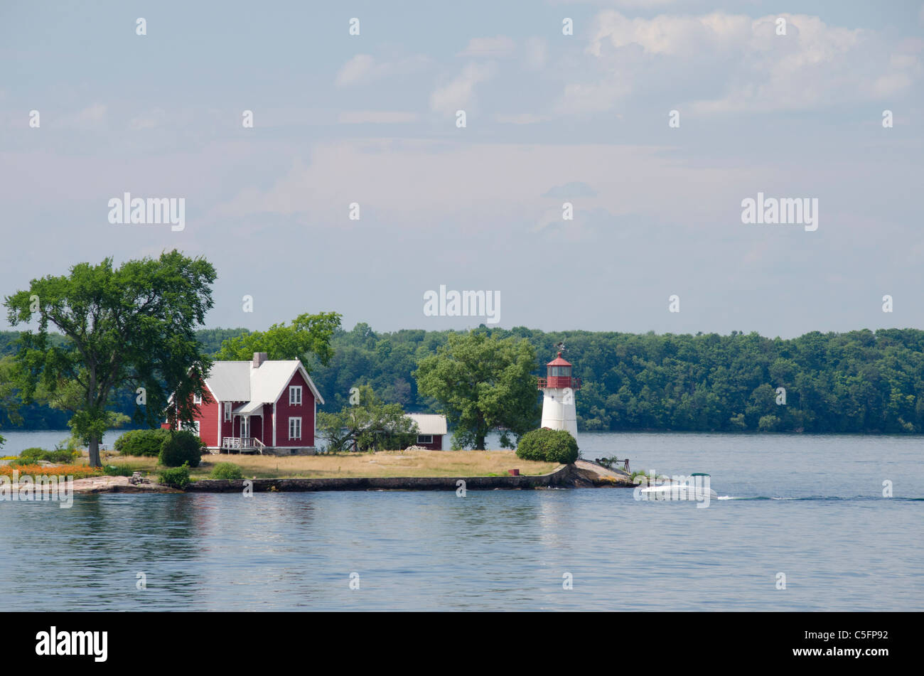 Thousand Islands, archipelago that split Canada & US border on St