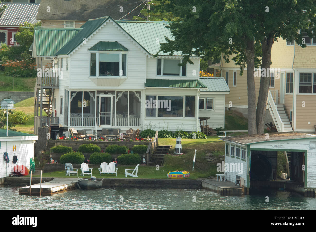 Thousand Islands, archipelago that split Canada & US border on St
