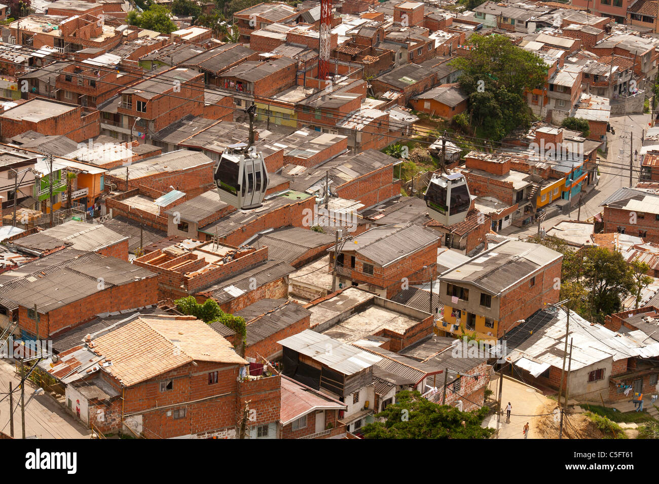 Santo Domingo Savio neighborhood in Medellin, Colombia, with new Metrocable in front (line K) Stock Photo