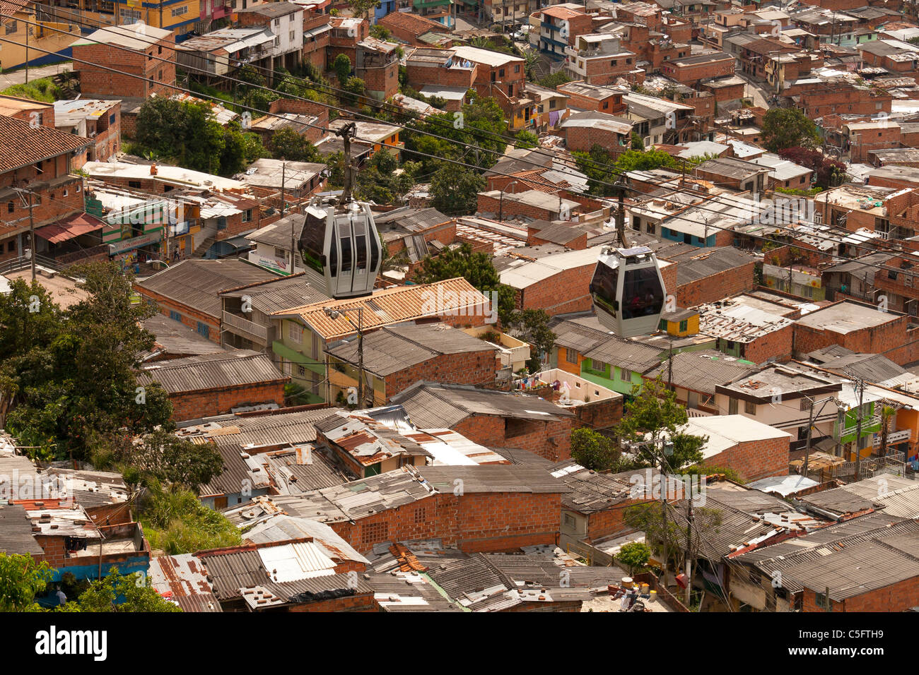 Santo Domingo Savio neighborhood in Medellin, Colombia, with new Metrocable in front (line K) Stock Photo