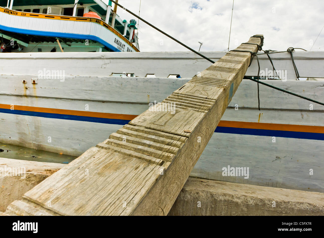 Gangplank ship hi-res stock photography and images - Alamy