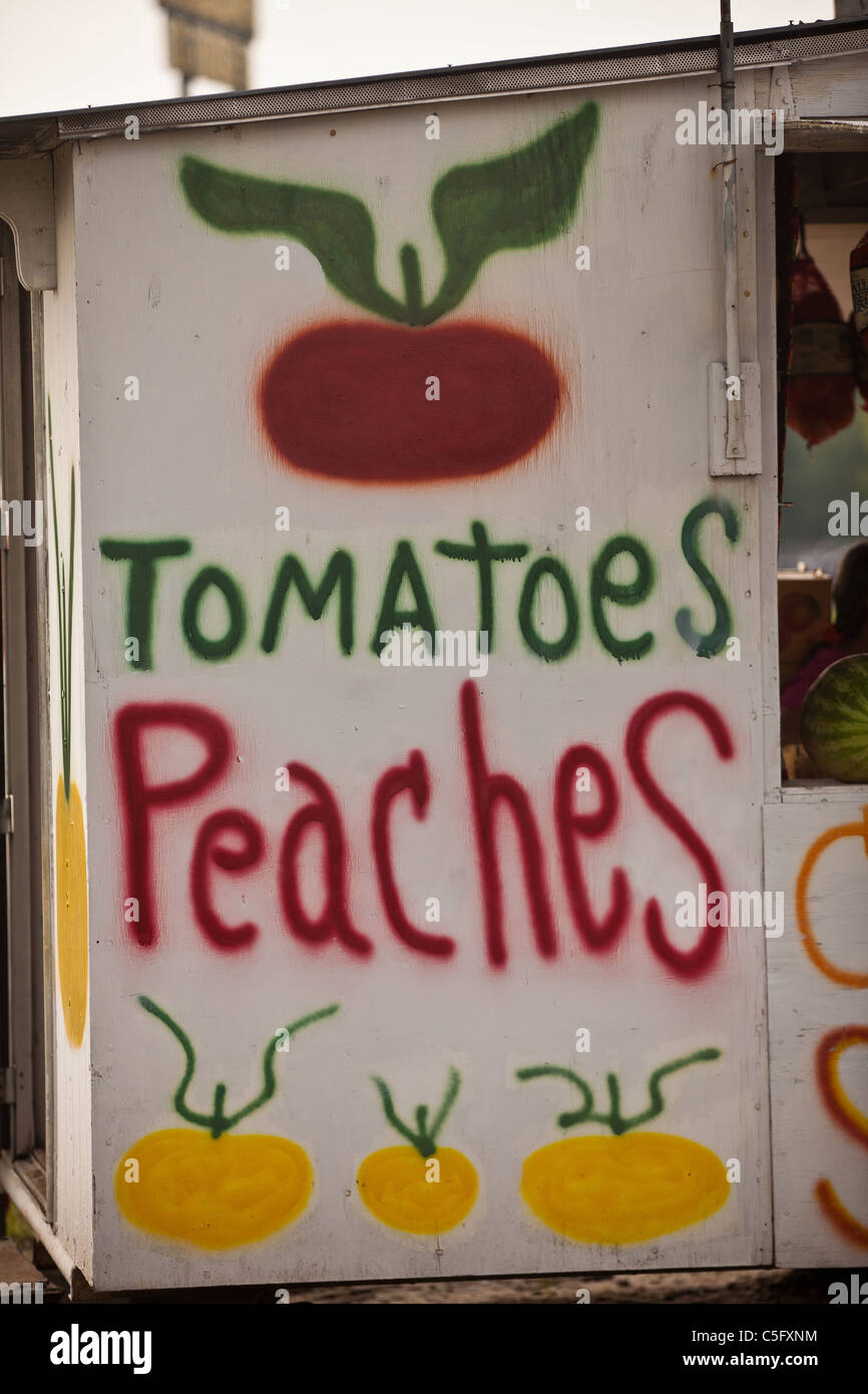Roadside produce stand tomatoes hi-res stock photography and images - Alamy
