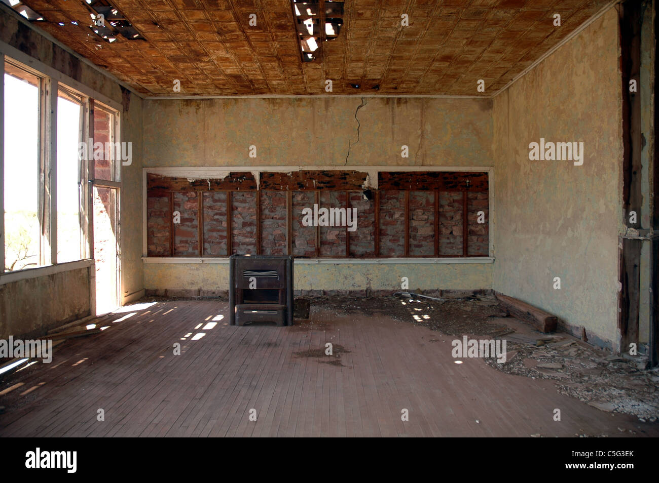 An old stove is the only remaining relic of an abandoned school house in Cuervo, New Mexico. Stock Photo