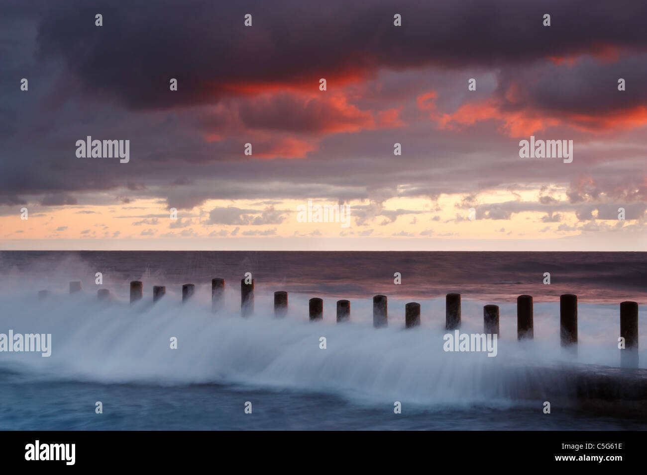 Breaking waves on coastal hi-res stock photography and images - Alamy