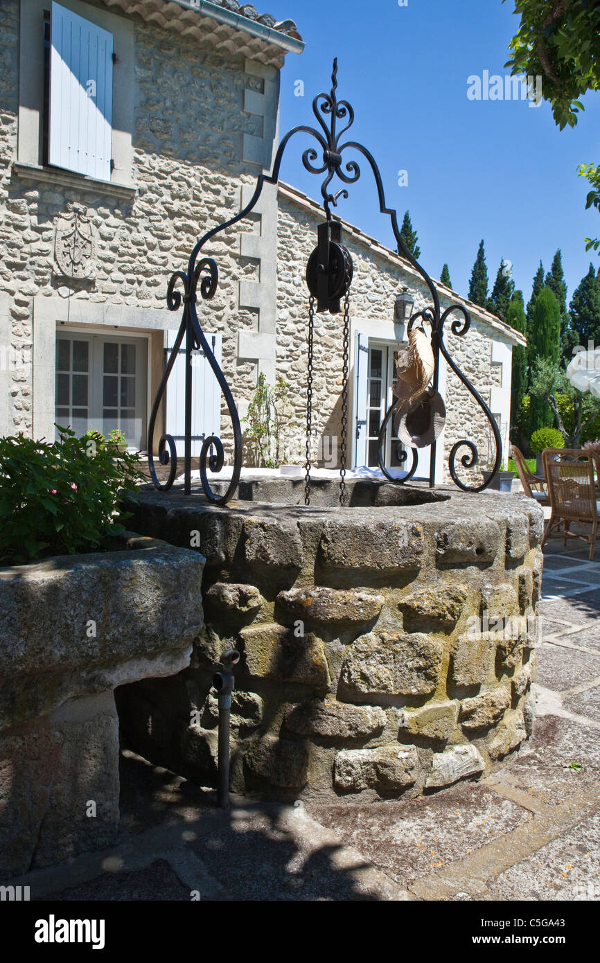 Cottage in Les Alpilles (Provence,France Stock Photo Alamy