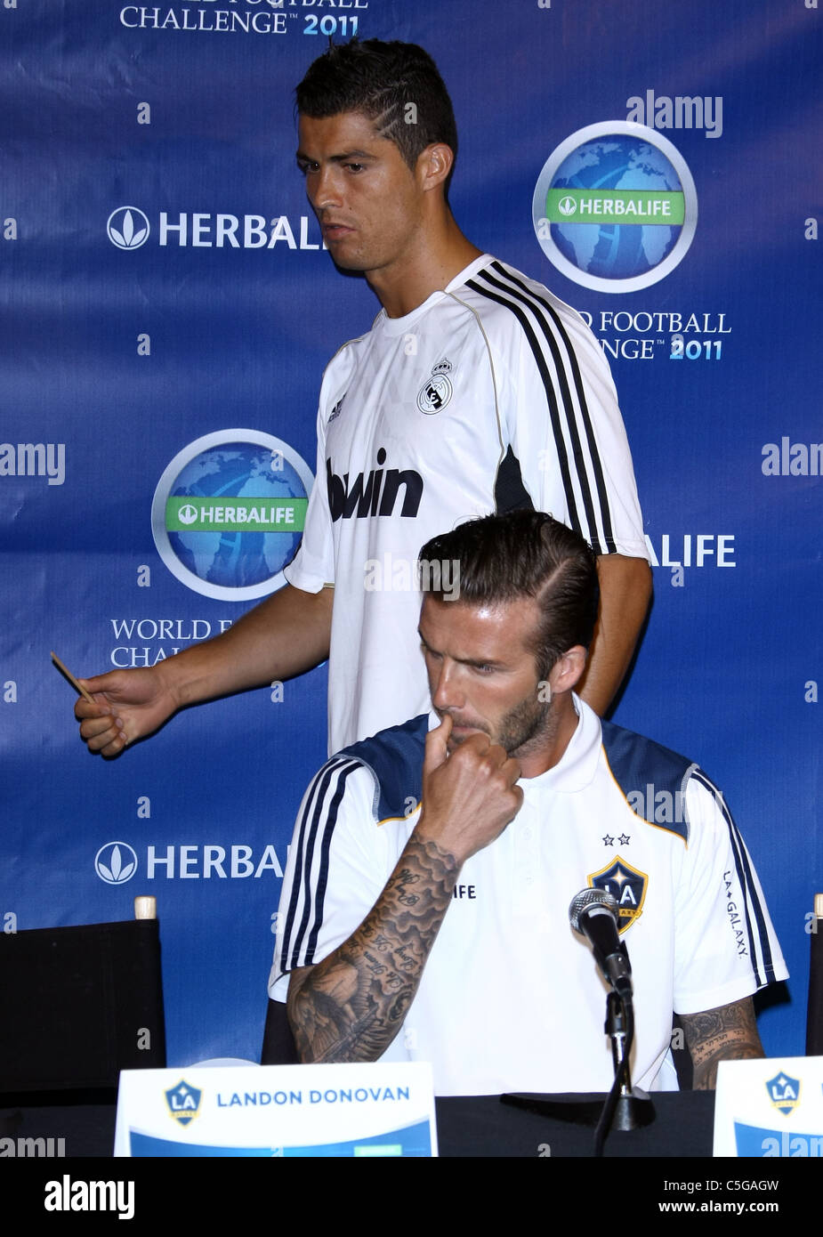 CRISTIANO RONALDO DAVID BECKHAM WORLD FOOTBALL CHALLENGE 2011 PRESS  CONFERENCE LOS ANGELES CALIFORNIA 12 July 2011 Stock Photo - Alamy