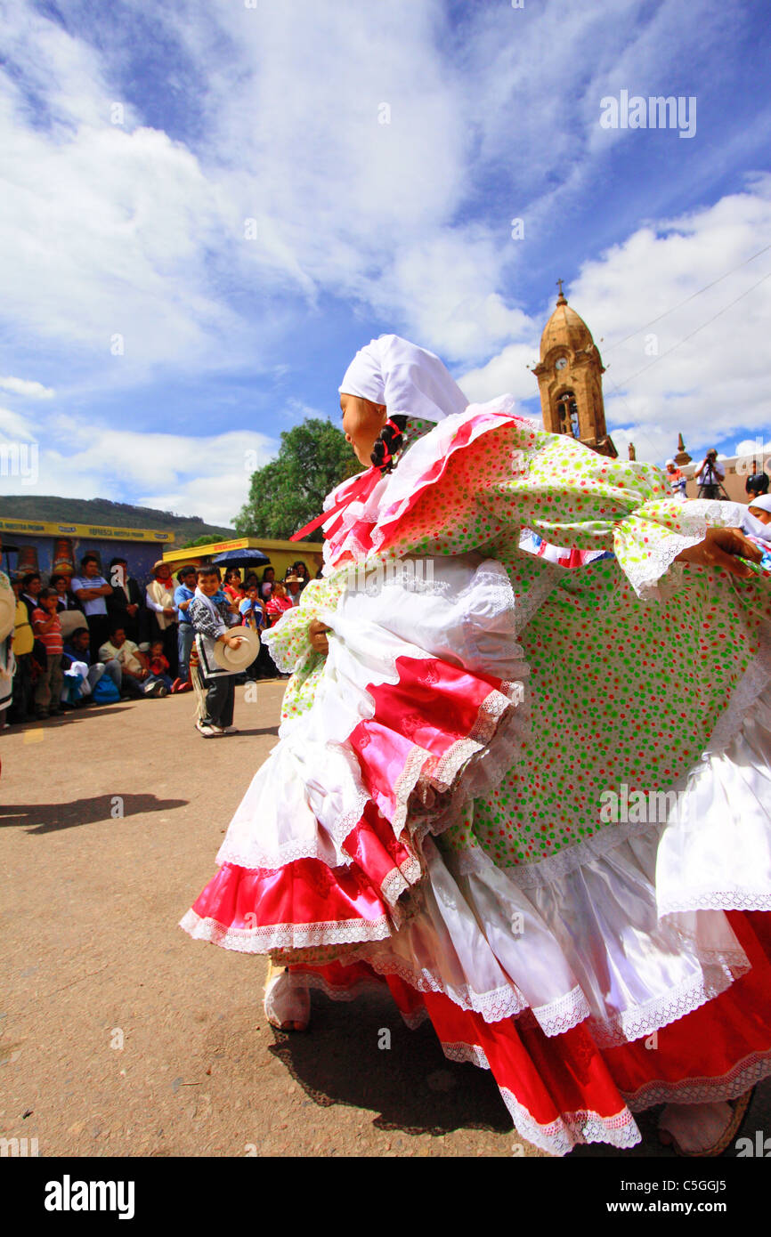 Colombia traditional dance hi-res stock photography and images - Alamy