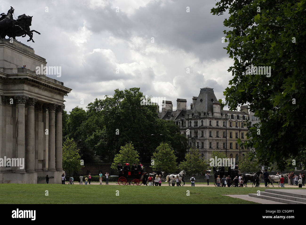 HYDE PARK CORNER, two carriages travel through the driveway of