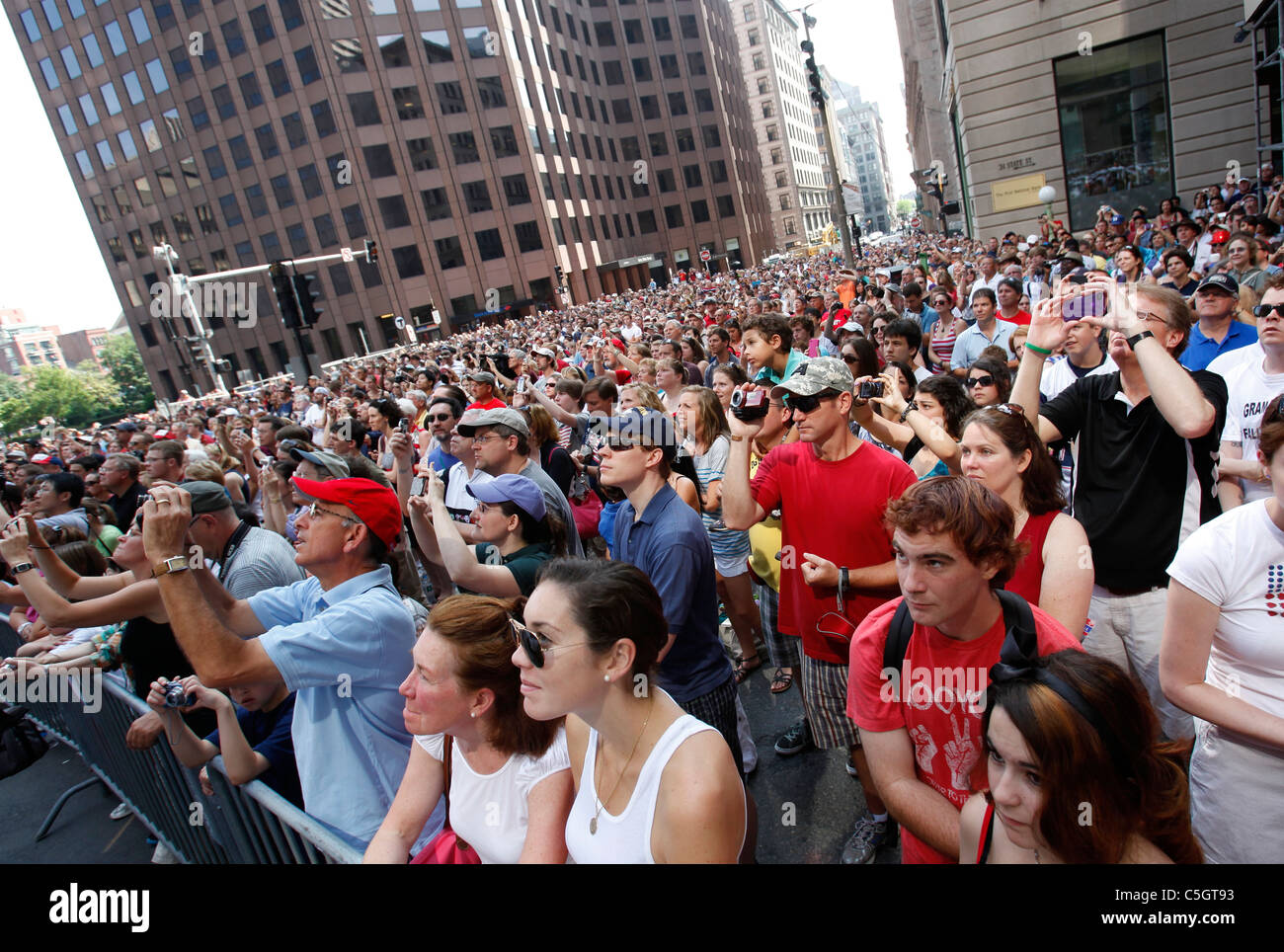 A crowd watches the reading of the Declaration of Independence on 4th of July at the Old State House in Boston, Massachusetts Stock Photo