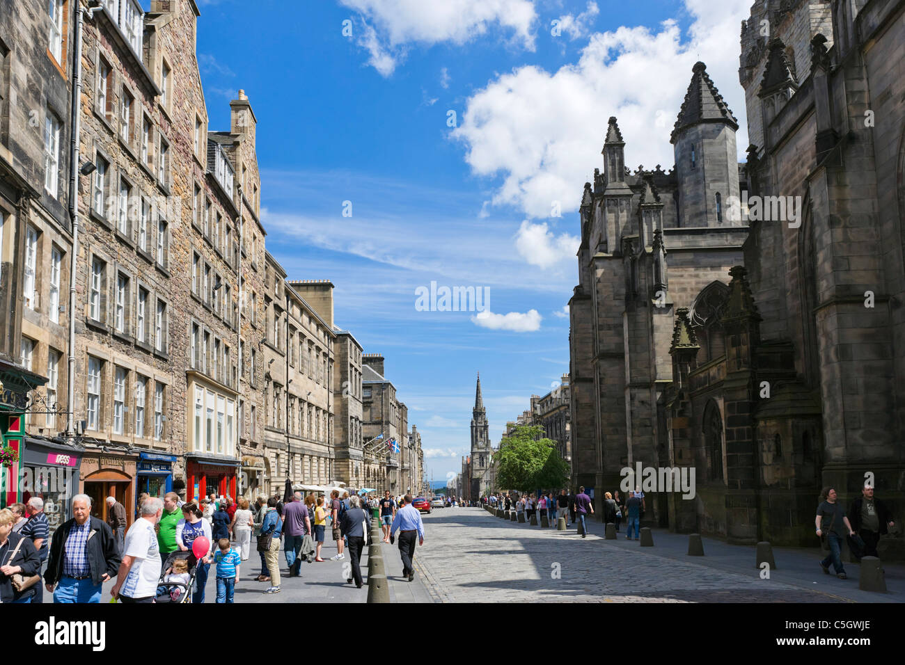 View down the High Street looking towards Holyrood from outside St Giles Cathedral, The Royal Mile, Edinburgh, Scotland, UK Stock Photo