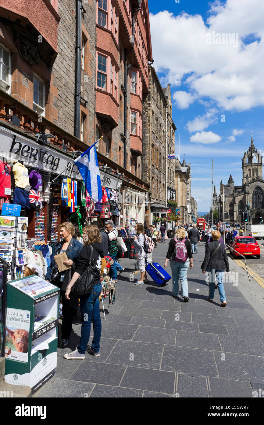 Shop selling souvenirs on Lawnmarket, The Royal Mile, Edinburgh, Scotland, UK Stock Photo