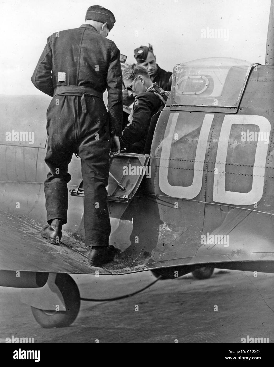 452 SQUADRON  RAAF at RAF Kenley 20 September 1941. Squadron Leader Robert Bungey  before takeoff  - see Description below Stock Photo