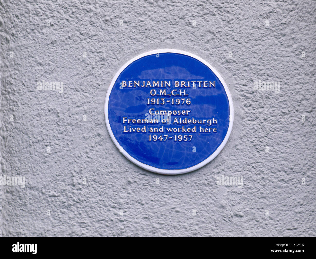 Blue plaque on a large house in Crabbe Street Aldeburgh Suffolk where Composer Benjamin Britten lived 1947-1957 Stock Photo