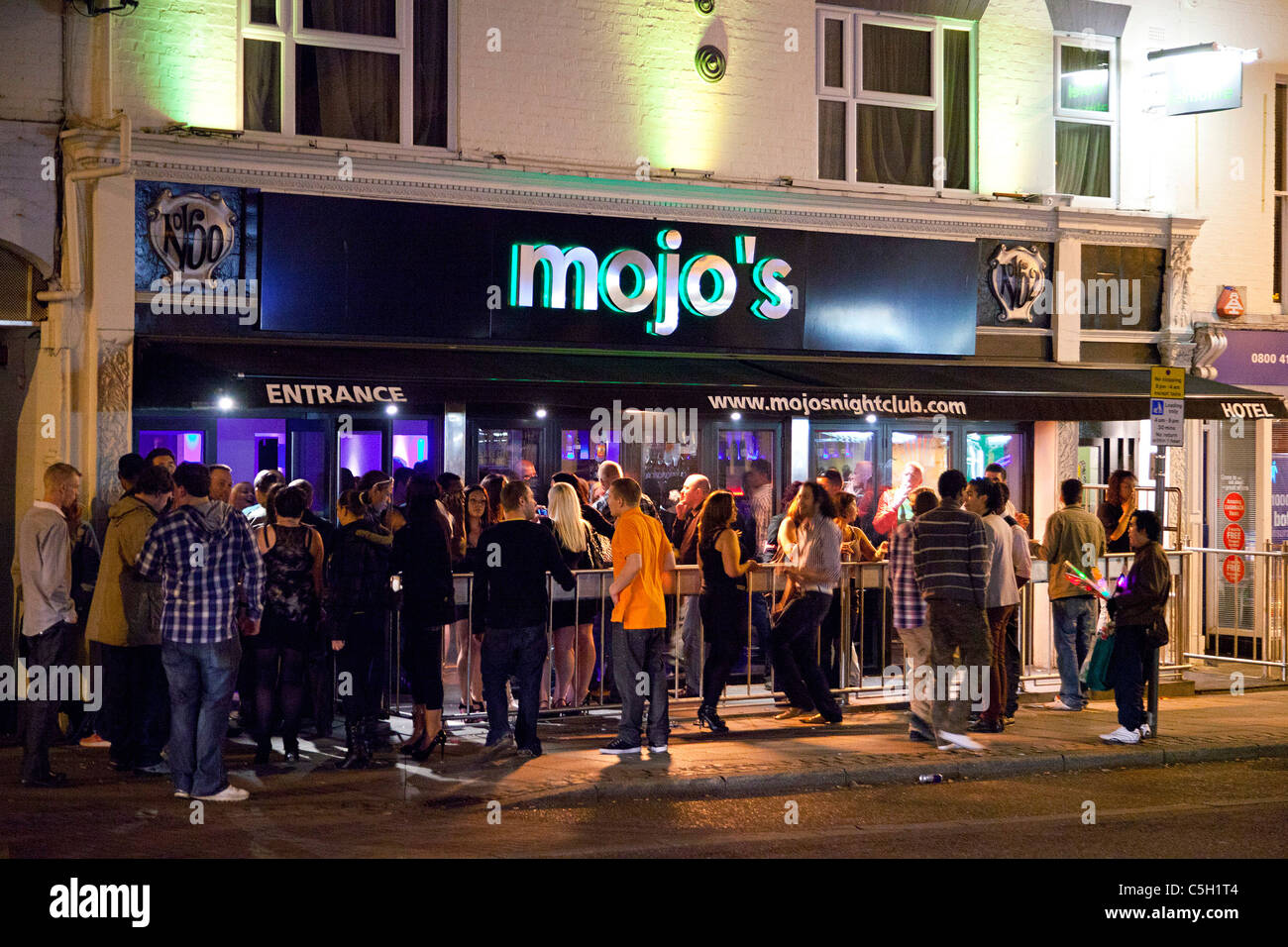 people gathered outside Mojo's nightclub and bar in Norwich, UK Stock Photo