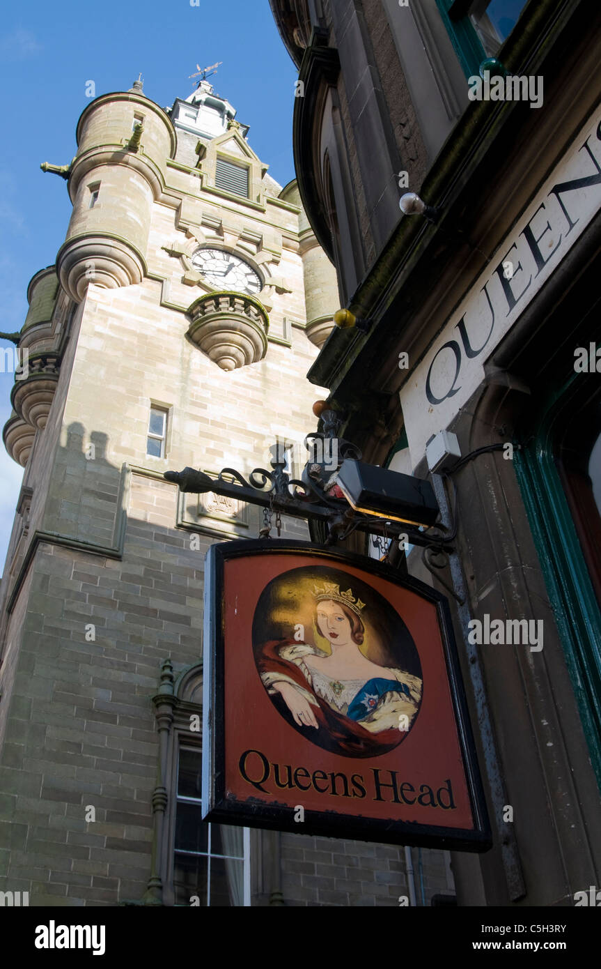 Queen's head pub and sign with tower of town hall - Hawick - Scottish Borders Stock Photo