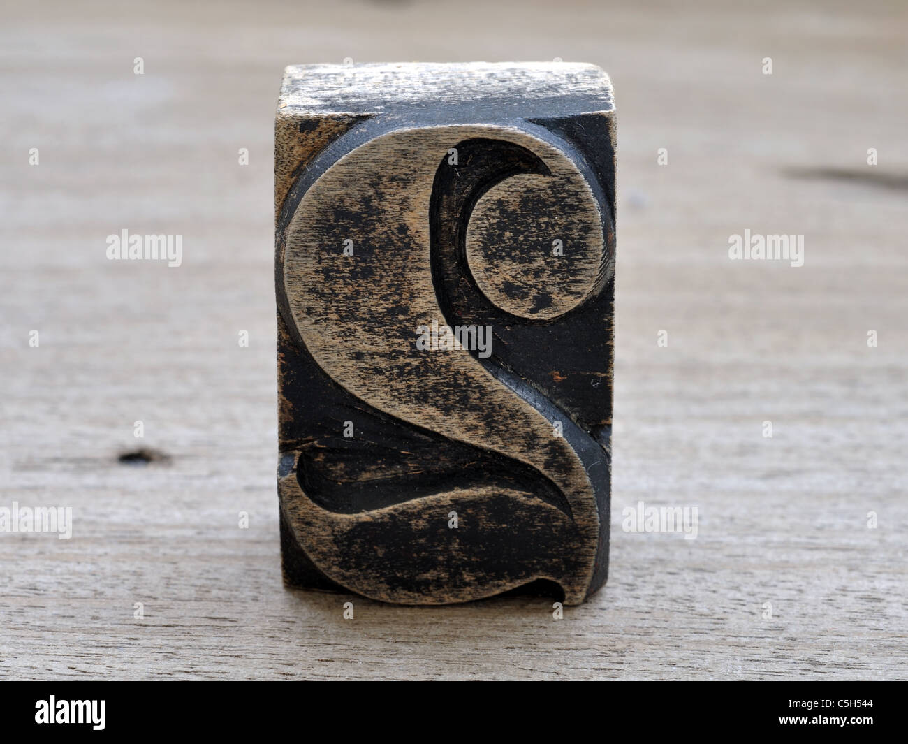 Number 2 wooden printing block Stock Photo Alamy