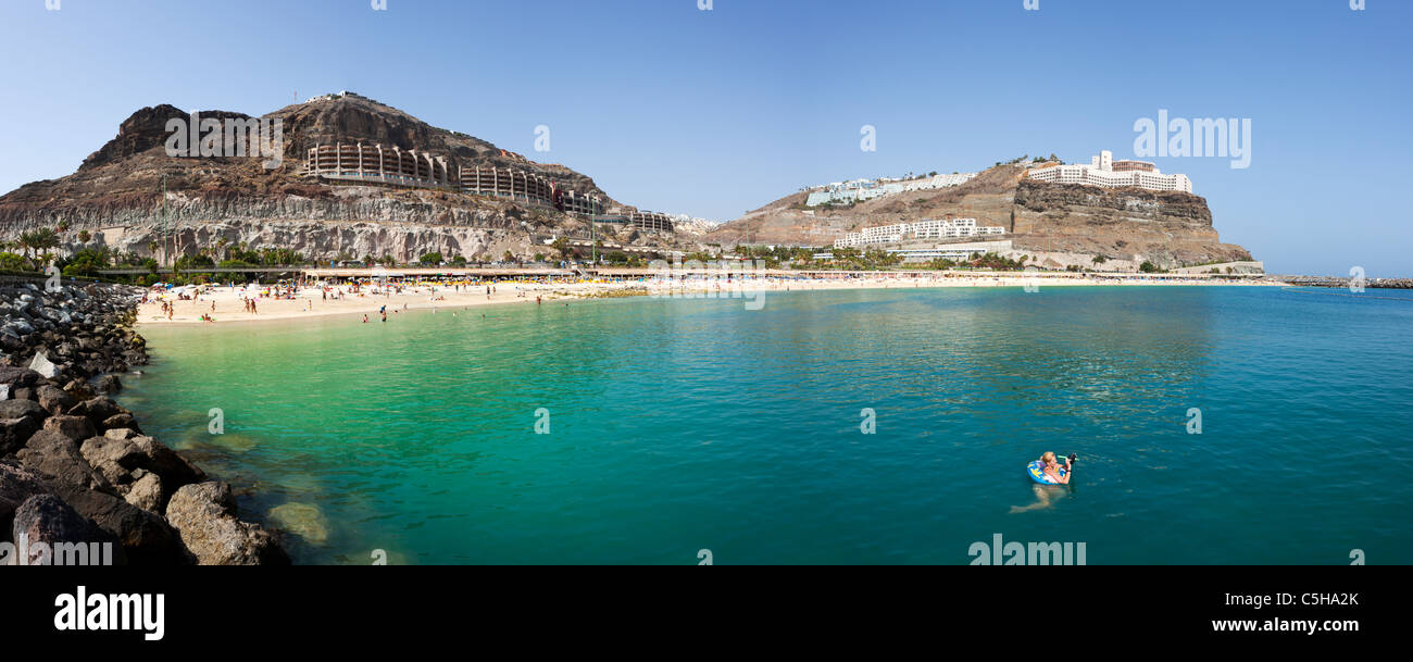 Panoramic view of Playa Amadores, Puerto Rico, Gran Canaria and surrounding  mountains and resorts; female swimmer in foreground Stock Photo - Alamy