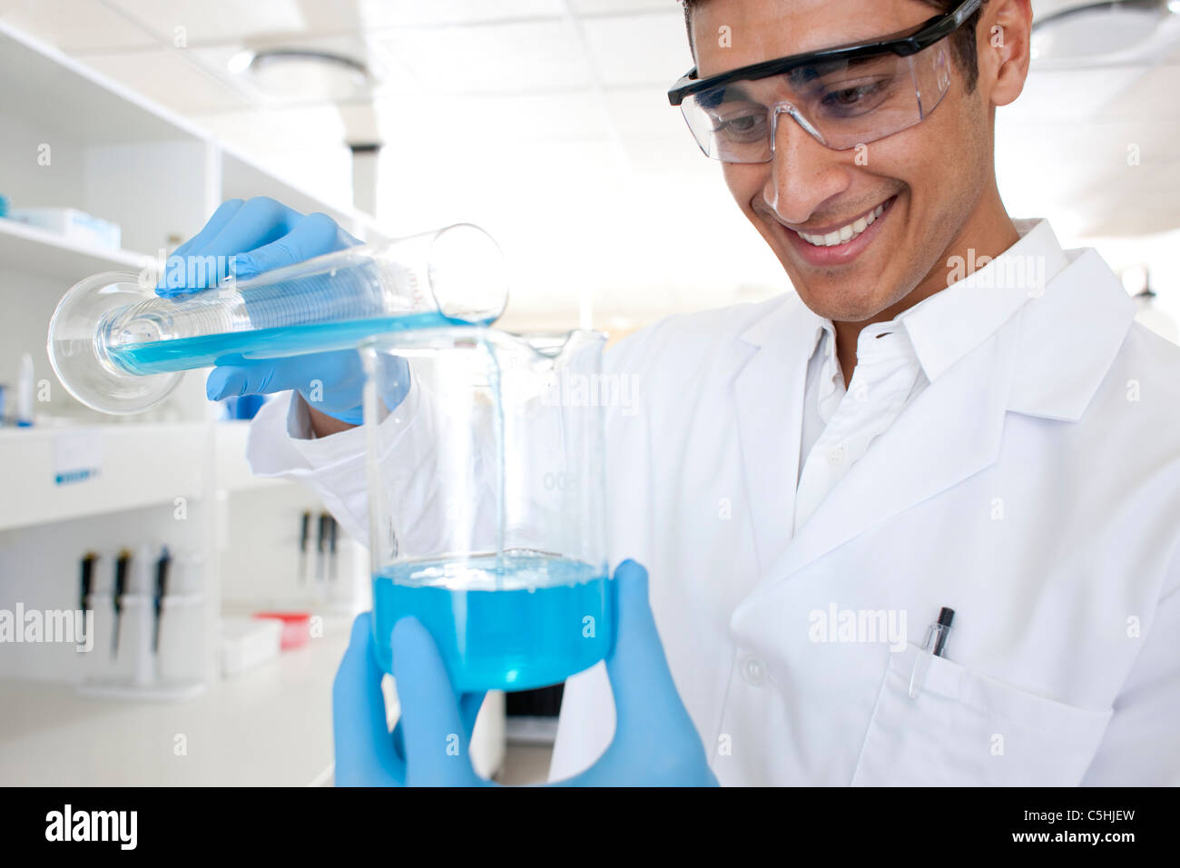 Chemist and drugstore. Chemist s is. Chemist s is. Chemist's in the city. Chemist's картинка.